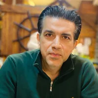 دکتر فرهام احمدی یکی از چهرههای برجسته در حوزه جراحی پلاستیک، ترمیمی و سوختگی در تهران