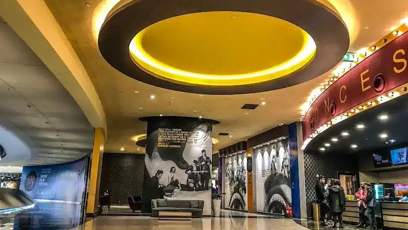 پردیس سینمایی ایران مال، مجهز ترین سینمای ایران
