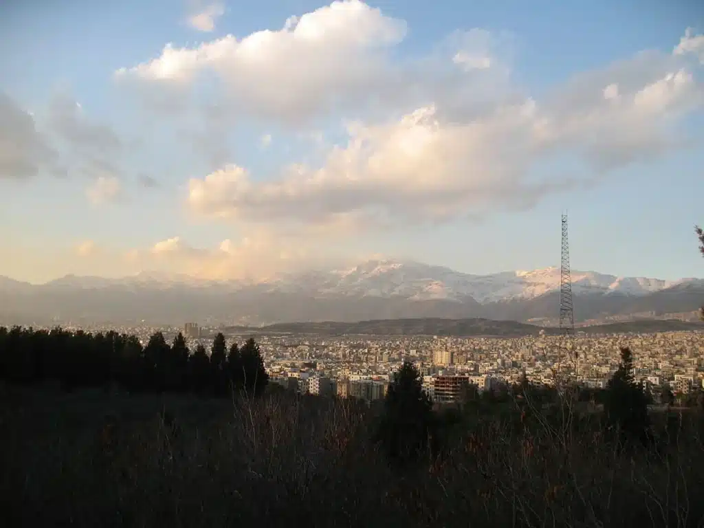 چشم انداز زیبای شهر از پارک جنگلی لویزان تهران
