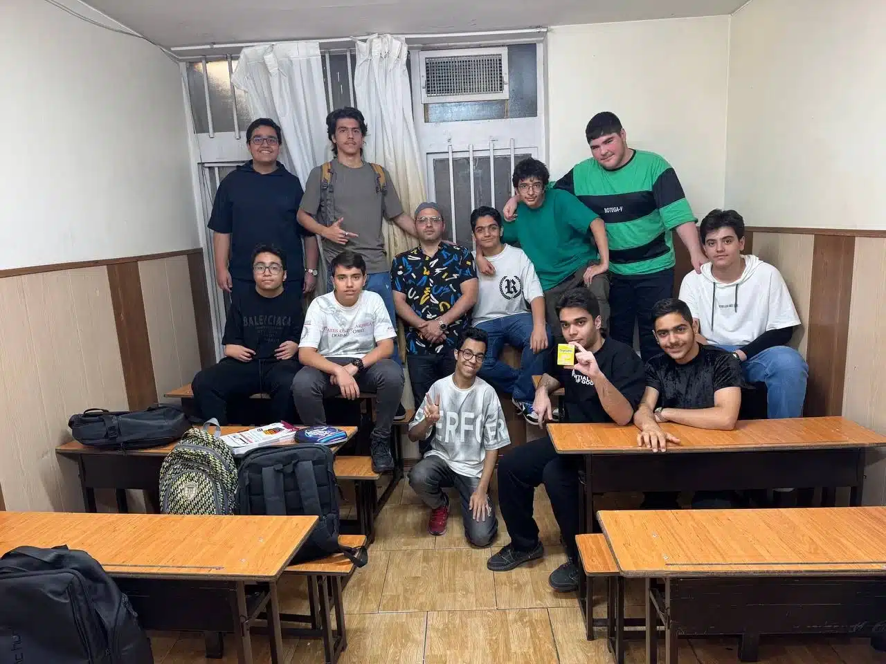 دبیرستان دوره اول پسرانه آینده سازان برتر تهران