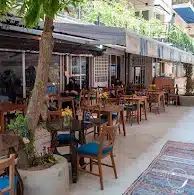 کافه باکارا در خیابان انقلاب تهران