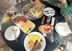 فضای باغ کافه چایبار در اندرزگو
