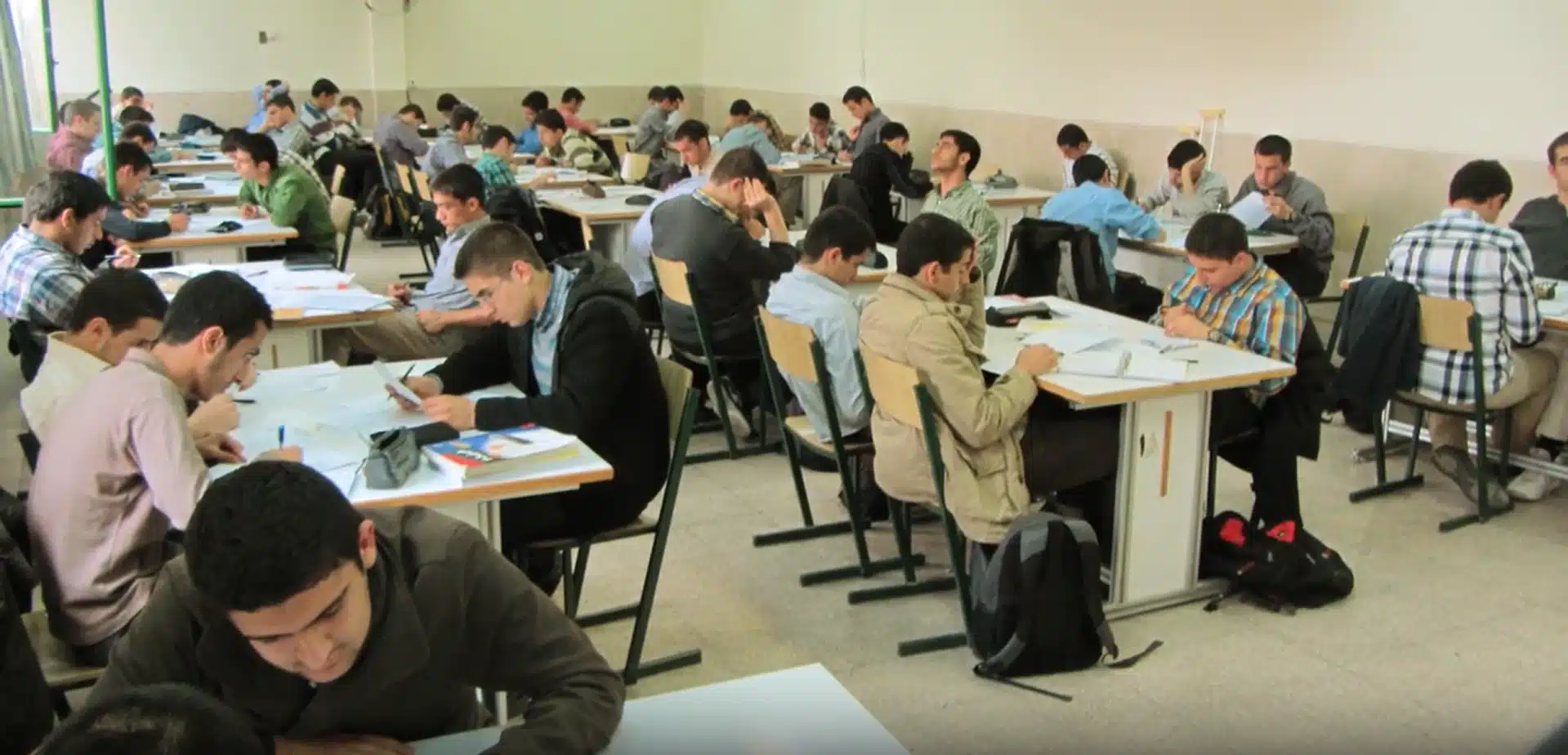 دبیرستان دوره دوم پسرانه غیرانتفاعی روزبه تهران منطقه سه